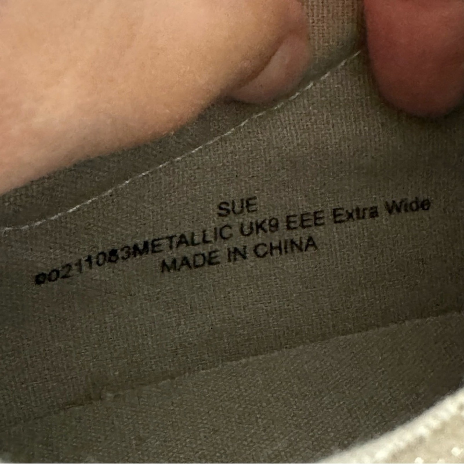 Evans Women's Metallic Tan Fastened Closure Sneaker Size 9.5uk Extra Wide Ee — image 2 of 8